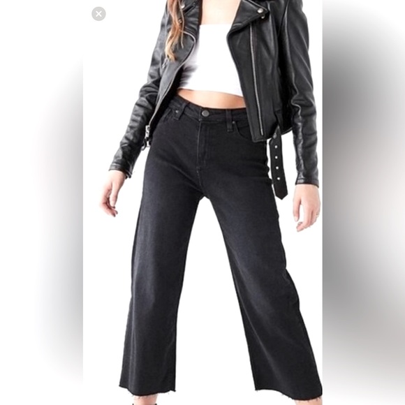 BDG Urban Outfitters Women’s High Waisted Black Jeans. Hem.Size 27. SKU 028 - Picture 2 of 12